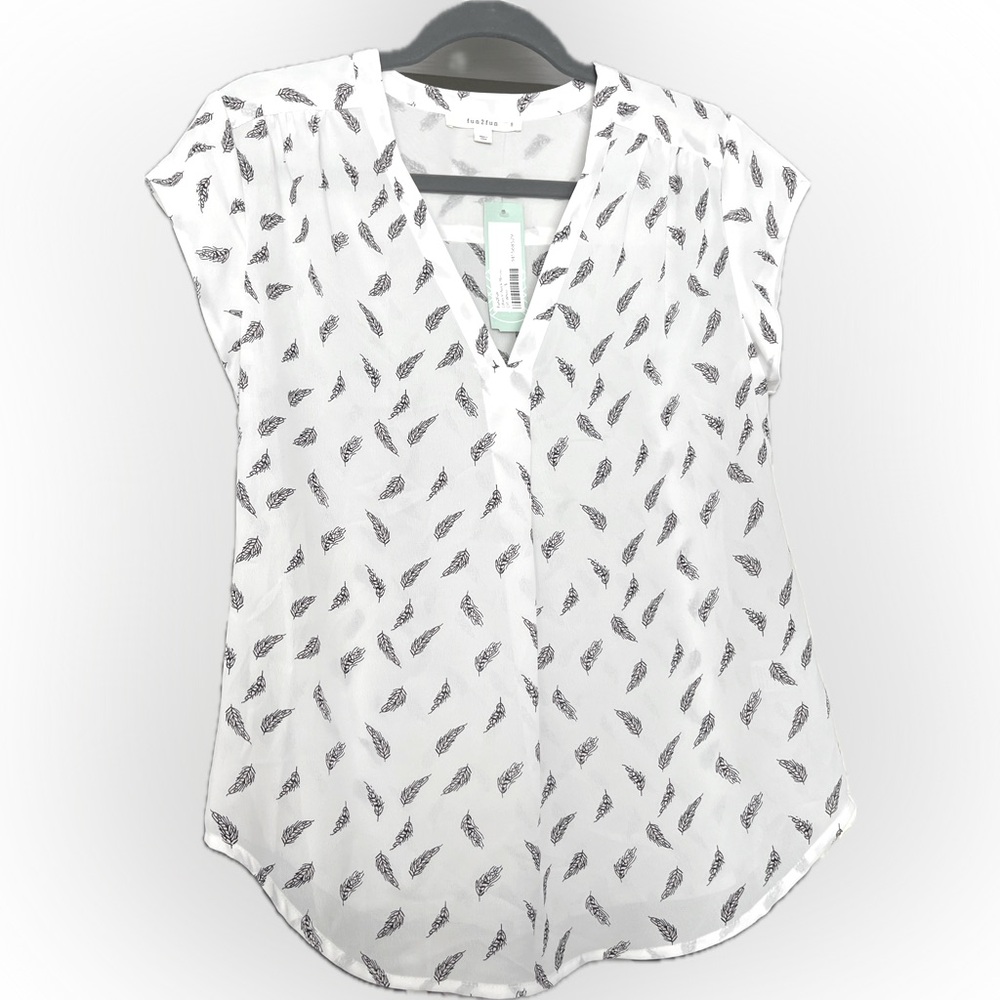 NWT Fun 2 Fun white top. Size S. V-neck and flowy